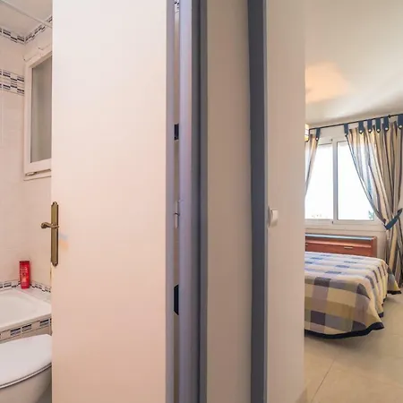 شقة Sleeps 4 *